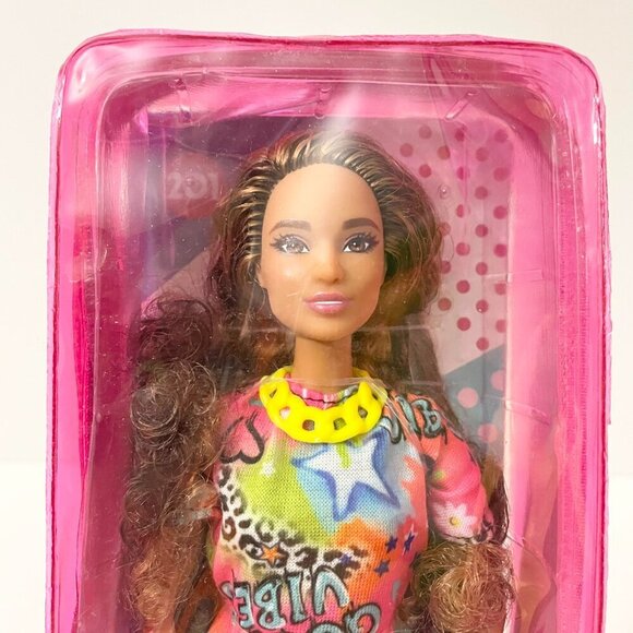 Barbie Fashionistas Doll 201 Graffiti Print Shirt Dress - Picture 2 of 13